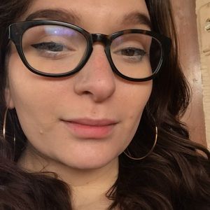 Meet your Posher, Alexis